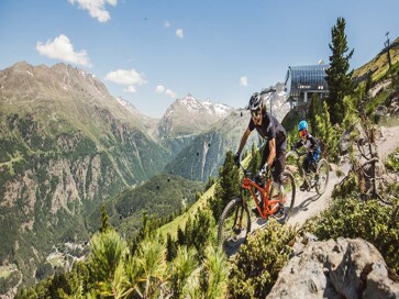 1424/csm_hotel-grauer-baer-soelden-header-sommer-03_840fc42a55.jpg